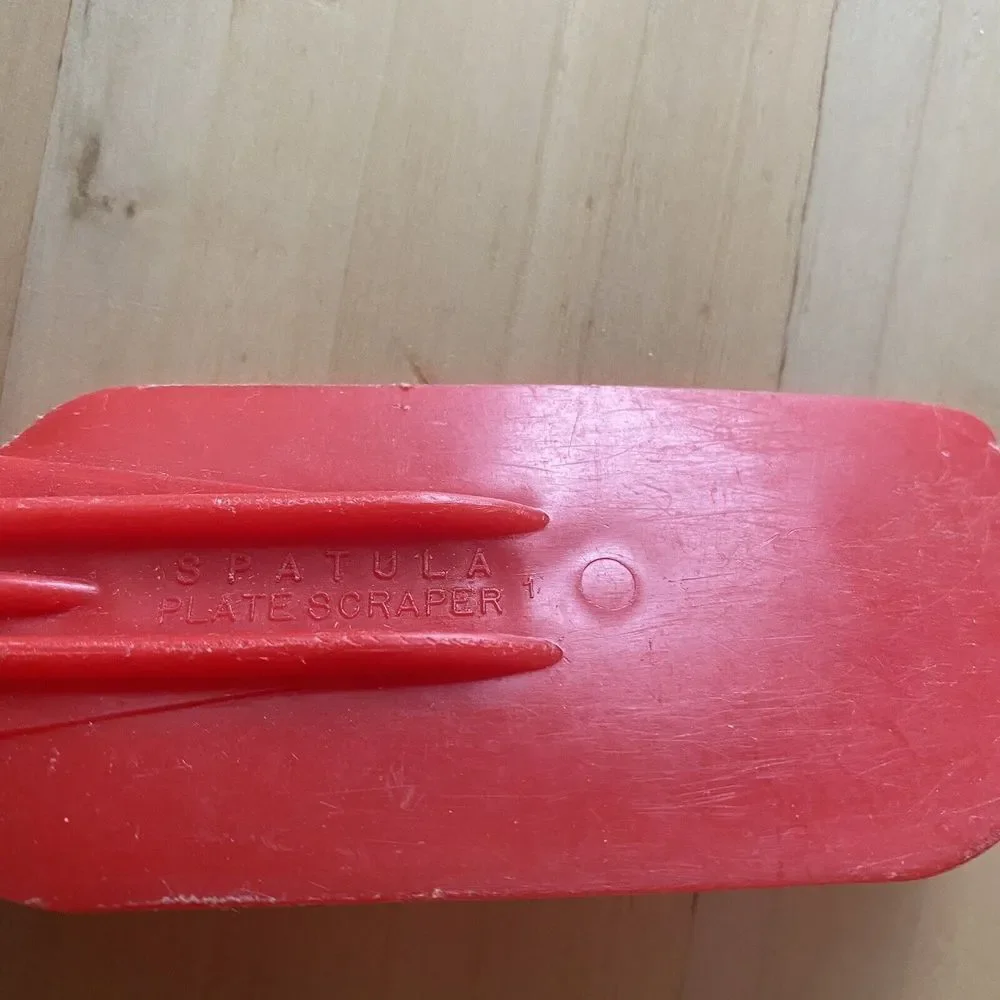Vintage Rubber Queen Red Spatula Plate Scraper 9” kitchen coshocton plastic 6051